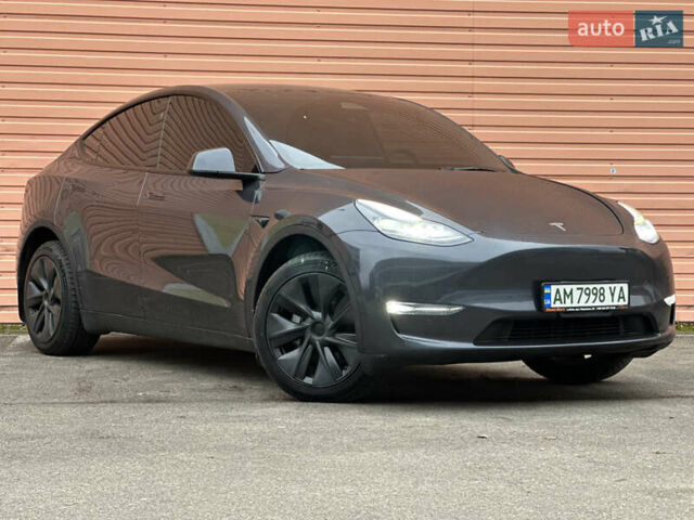 Серый Тесла Model Y, объемом двигателя 0 л и пробегом 2 тыс. км за 35490 $, фото 1 на Automoto.ua