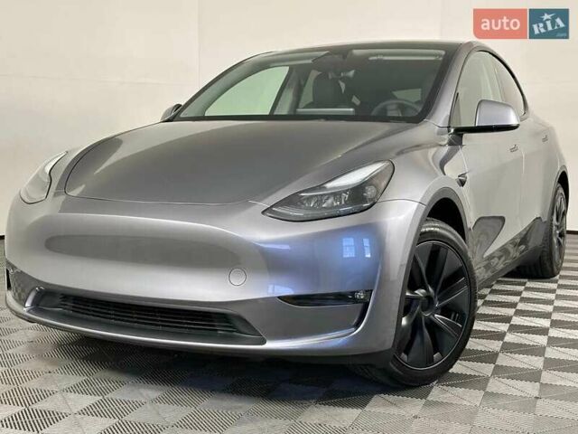 Серый Тесла Model Y, объемом двигателя 0 л и пробегом 2 тыс. км за 18000 $, фото 1 на Automoto.ua