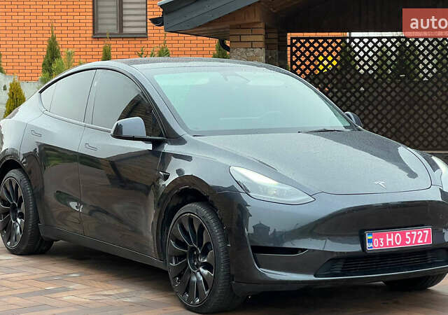Серый Тесла Model Y, объемом двигателя 0 л и пробегом 21 тыс. км за 24000 $, фото 1 на Automoto.ua