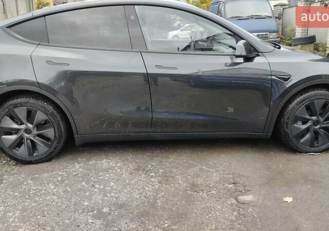 Тесла Model Y 2024 в Тернополе на Automoto.ua Серый Тесла Model Y, объемом двигателя 0 л и пробегом 8 тыс. км за 27000 $, фото 1 на Automoto.ua