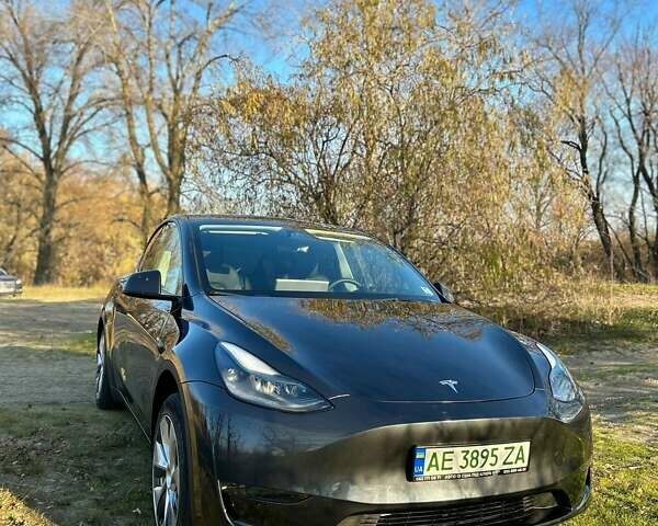 Серый Тесла Model Y, объемом двигателя 0 л и пробегом 10 тыс. км за 27000 $, фото 1 на Automoto.ua