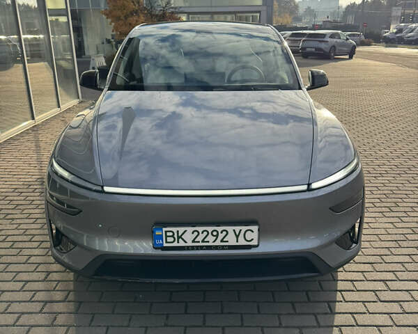 Сірий Тесла Model Y, об'ємом двигуна 0 л та пробігом 1 тис. км за 72540 $, фото 1 на Automoto.ua