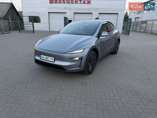 Серый Тесла Model Y, объемом двигателя 0 л и пробегом 4 тыс. км за 54000 $, фото 1 на Automoto.ua