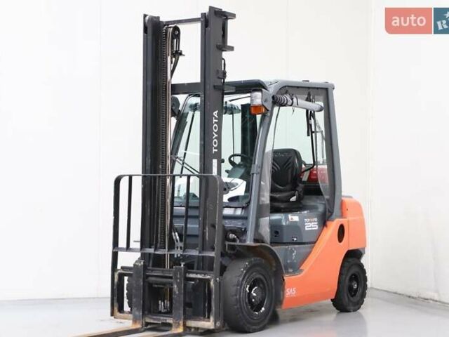 Оранжевый Тойота 02-8FGF25, объемом двигателя 0 л и пробегом 0 тыс. км за 18495 $, фото 1 на Automoto.ua