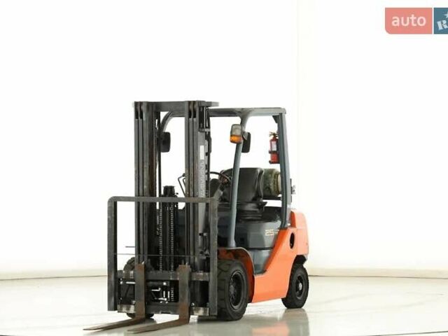 Красный Тойота 32FG-25, объемом двигателя 0 л и пробегом 1 тыс. км за 21300 $, фото 1 на Automoto.ua