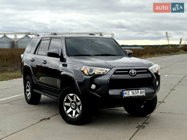 Сірий Тойота 4Раннер, об'ємом двигуна 3.96 л та пробігом 108 тис. км за 33700 $, фото 1 на Automoto.ua