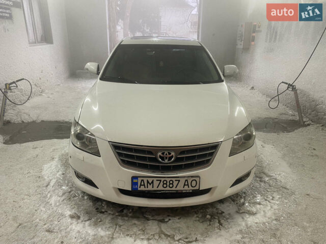 Белый Тойота Аурион, объемом двигателя 3.5 л и пробегом 230 тыс. км за 9900 $, фото 1 на Automoto.ua