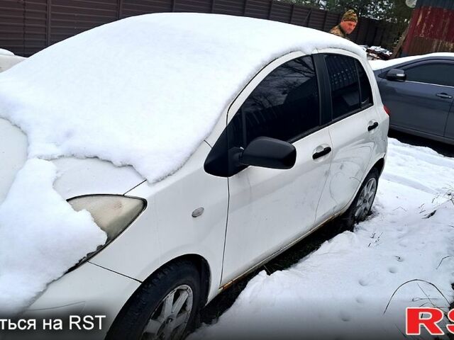 Білий Тойота Ауріс, об'ємом двигуна 1 л та пробігом 370 тис. км за 2500 $, фото 1 на Automoto.ua