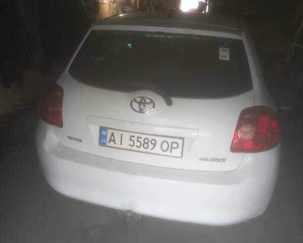 Білий Тойота Ауріс, об'ємом двигуна 1.6 л та пробігом 270 тис. км за 5700 $, фото 1 на Automoto.ua