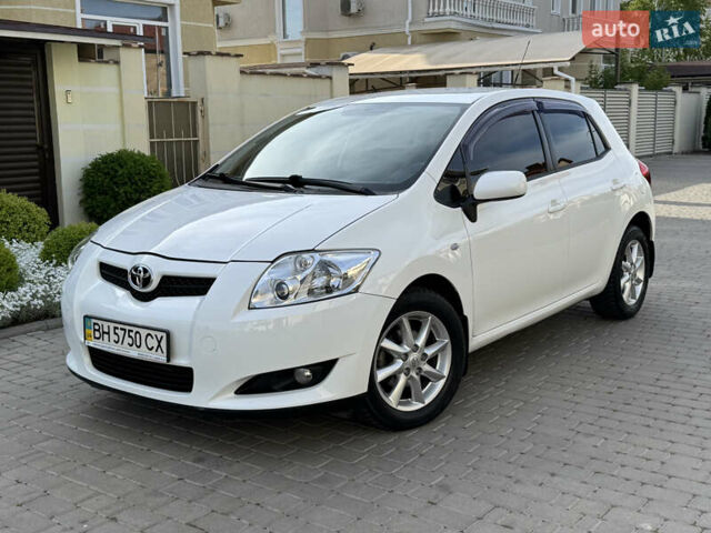 Белый Тойота Аурис, объемом двигателя 1.6 л и пробегом 144 тыс. км за 9200 $, фото 1 на Automoto.ua