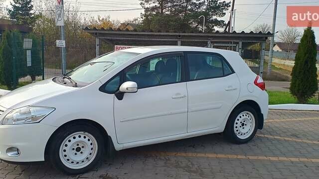 Білий Тойота Ауріс, об'ємом двигуна 1.6 л та пробігом 96 тис. км за 10600 $, фото 1 на Automoto.ua