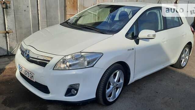 Білий Тойота Ауріс, об'ємом двигуна 1.8 л та пробігом 231 тис. км за 8500 $, фото 1 на Automoto.ua
