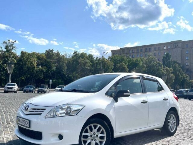 Білий Тойота Ауріс, об'ємом двигуна 1.6 л та пробігом 233 тис. км за 7800 $, фото 1 на Automoto.ua