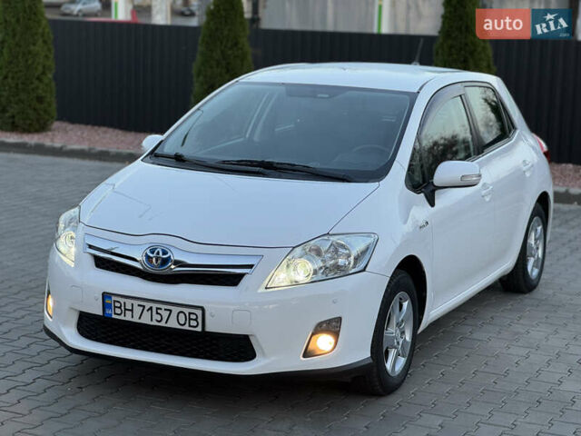 Белый Тойота Аурис, объемом двигателя 1.8 л и пробегом 233 тыс. км за 9000 $, фото 1 на Automoto.ua