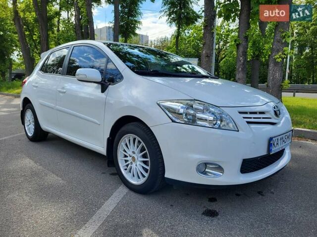 Білий Тойота Ауріс, об'ємом двигуна 1.6 л та пробігом 112 тис. км за 11600 $, фото 1 на Automoto.ua