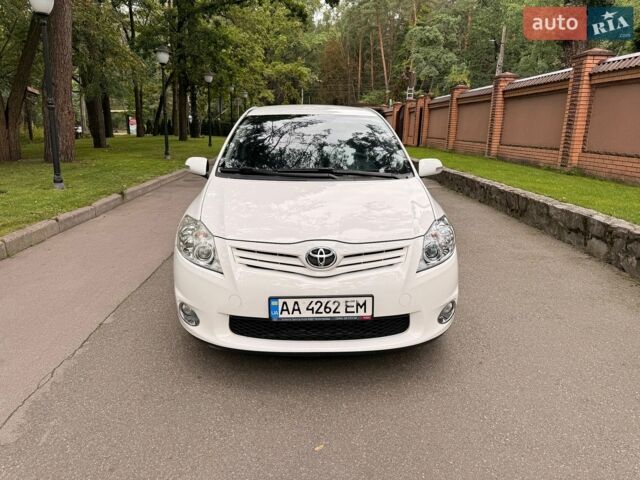 Білий Тойота Ауріс, об'ємом двигуна 1.6 л та пробігом 161 тис. км за 9700 $, фото 1 на Automoto.ua