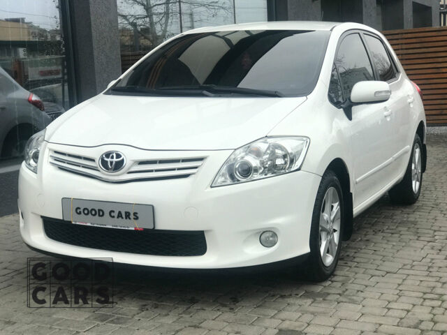 Білий Тойота Ауріс, об'ємом двигуна 1.6 л та пробігом 98 тис. км за 11500 $, фото 1 на Automoto.ua