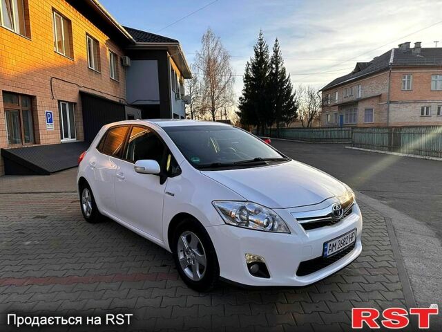 Белый Тойота Аурис, объемом двигателя 1.8 л и пробегом 202 тыс. км за 11400 $, фото 1 на Automoto.ua