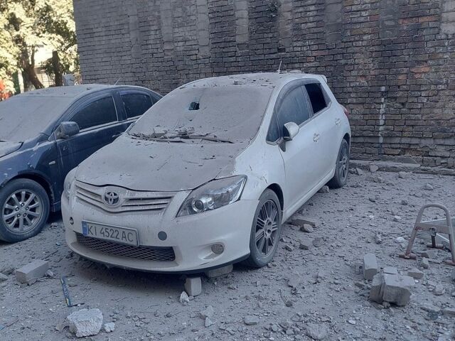 Білий Тойота Ауріс, об'ємом двигуна 1.6 л та пробігом 143 тис. км за 7500 $, фото 1 на Automoto.ua