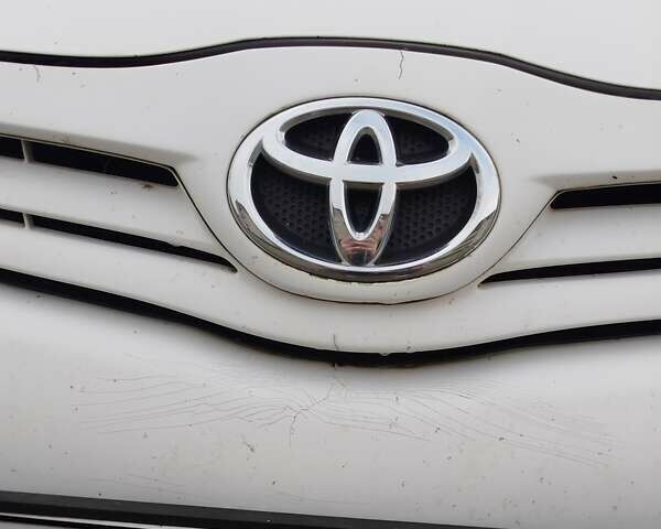 Белый Тойота Аурис, объемом двигателя 1.6 л и пробегом 185 тыс. км за 7200 $, фото 1 на Automoto.ua