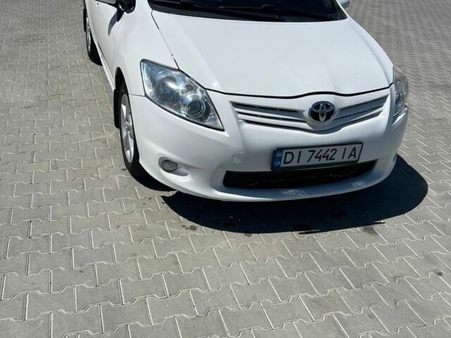 Белый Тойота Аурис, объемом двигателя 1.6 л и пробегом 170 тыс. км за 9300 $, фото 1 на Automoto.ua