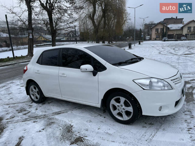 Білий Тойота Ауріс, об'ємом двигуна 1.6 л та пробігом 206 тис. км за 10250 $, фото 1 на Automoto.ua
