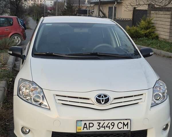 Білий Тойота Ауріс, об'ємом двигуна 1.6 л та пробігом 124 тис. км за 11500 $, фото 1 на Automoto.ua