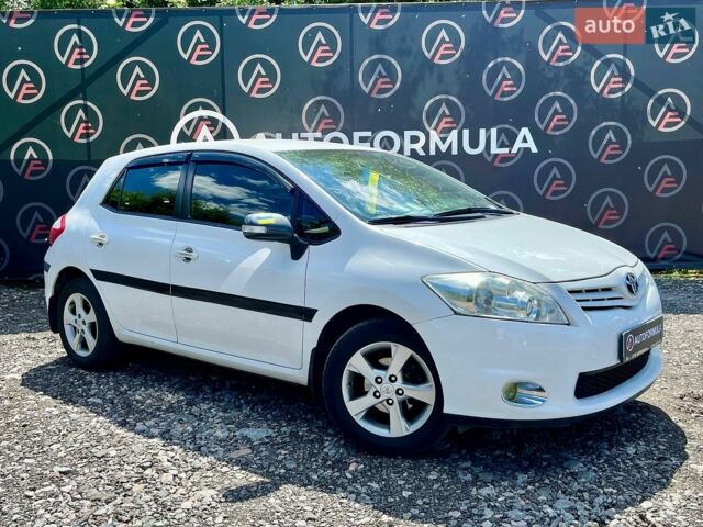Белый Тойота Аурис, объемом двигателя 1.6 л и пробегом 174 тыс. км за 10490 $, фото 1 на Automoto.ua