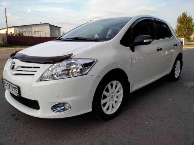 Белый Тойота Аурис, объемом двигателя 1.6 л и пробегом 67 тыс. км за 12800 $, фото 1 на Automoto.ua