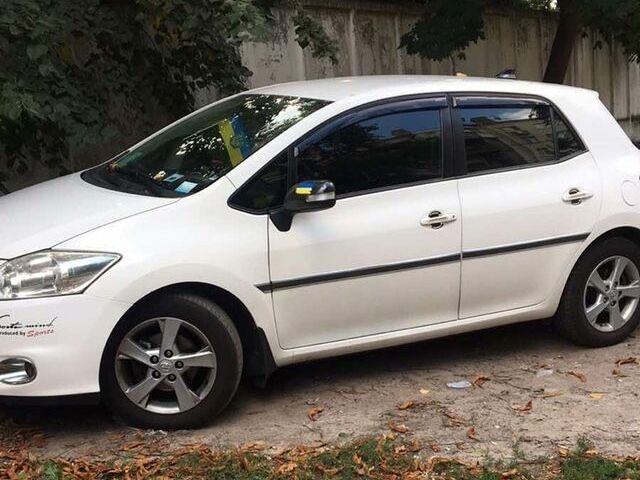 Білий Тойота Ауріс, об'ємом двигуна 1.6 л та пробігом 174 тис. км за 11500 $, фото 1 на Automoto.ua