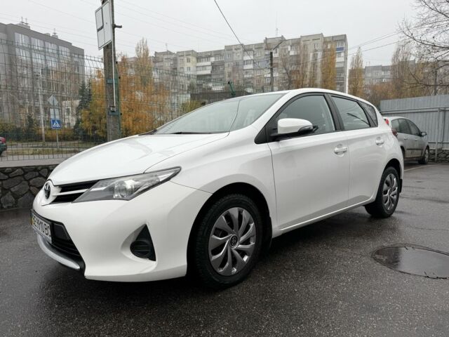 Білий Тойота Ауріс, об'ємом двигуна 1.6 л та пробігом 187 тис. км за 8500 $, фото 1 на Automoto.ua