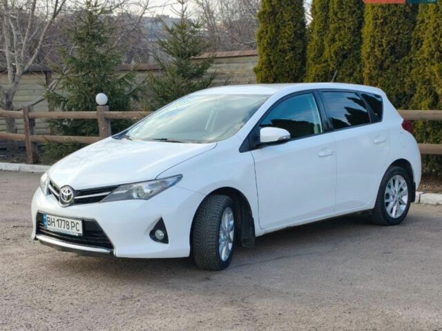 Білий Тойота Ауріс, об'ємом двигуна 1.6 л та пробігом 128 тис. км за 10900 $, фото 1 на Automoto.ua