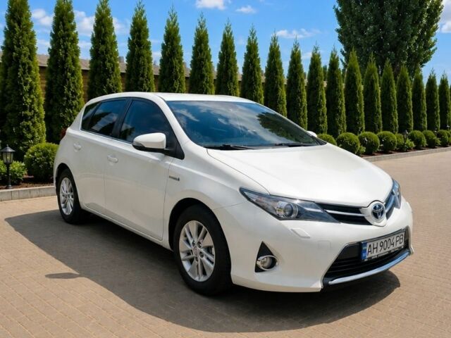 Белый Тойота Аурис, объемом двигателя 1.8 л и пробегом 186 тыс. км за 12700 $, фото 1 на Automoto.ua