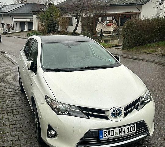 Белый Тойота Аурис, объемом двигателя 1.8 л и пробегом 182 тыс. км за 12500 $, фото 1 на Automoto.ua