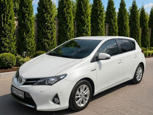 Білий Тойота Ауріс, об'ємом двигуна 1.8 л та пробігом 186 тис. км за 12000 $, фото 1 на Automoto.ua