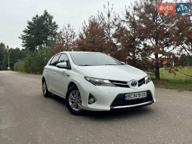 Белый Тойота Аурис, объемом двигателя 1.8 л и пробегом 184 тыс. км за 10800 $, фото 1 на Automoto.ua
