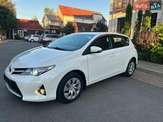 Білий Тойота Ауріс, об'ємом двигуна 1.6 л та пробігом 109 тис. км за 13500 $, фото 1 на Automoto.ua