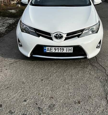 Білий Тойота Ауріс, об'ємом двигуна 1.6 л та пробігом 98 тис. км за 12300 $, фото 1 на Automoto.ua