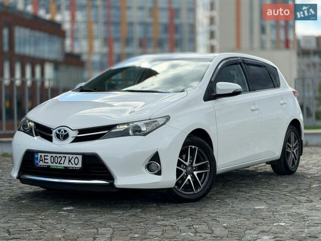 Белый Тойота Аурис, объемом двигателя 1.6 л и пробегом 94 тыс. км за 15200 $, фото 1 на Automoto.ua