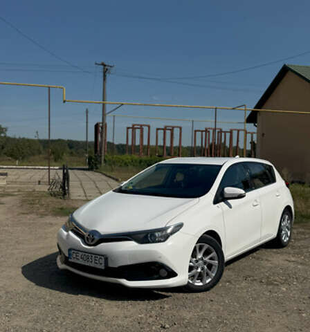 Білий Тойота Ауріс, об'ємом двигуна 1.6 л та пробігом 151 тис. км за 10500 $, фото 1 на Automoto.ua