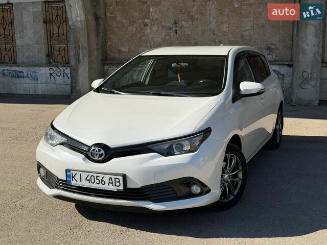 Белый Тойота Аурис, объемом двигателя 1.6 л и пробегом 212 тыс. км за 13450 $, фото 1 на Automoto.ua