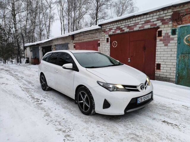 Білий Тойота Ауріс, об'ємом двигуна 1.3 л та пробігом 160 тис. км за 8900 $, фото 1 на Automoto.ua