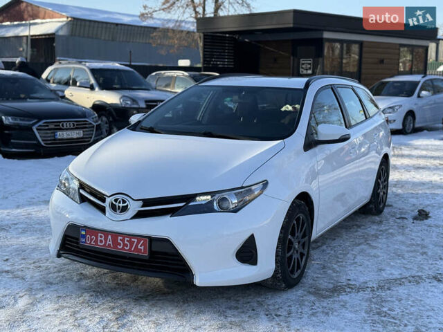 Белый Тойота Аурис, объемом двигателя 1.6 л и пробегом 157 тыс. км за 13350 $, фото 1 на Automoto.ua