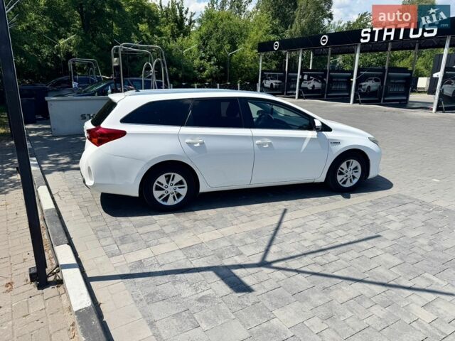 Білий Тойота Ауріс, об'ємом двигуна 1.8 л та пробігом 258 тис. км за 13500 $, фото 1 на Automoto.ua
