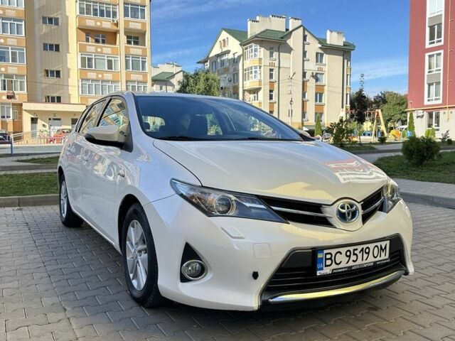 Белый Тойота Аурис, объемом двигателя 1.8 л и пробегом 138 тыс. км за 12500 $, фото 1 на Automoto.ua
