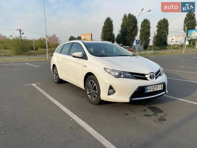 Білий Тойота Ауріс, об'ємом двигуна 1.8 л та пробігом 310 тис. км за 10000 $, фото 1 на Automoto.ua