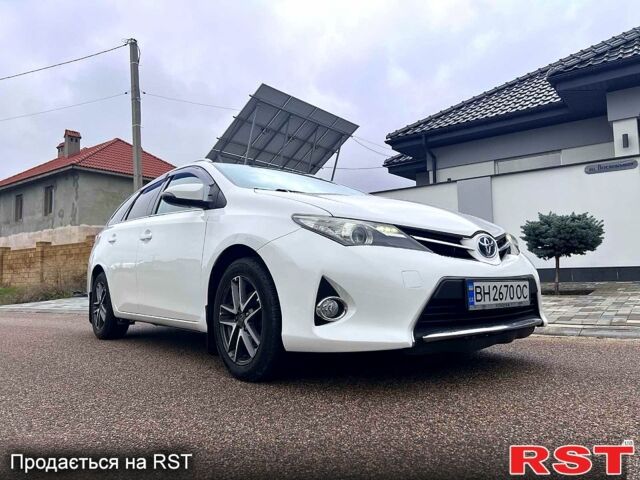 Білий Тойота Ауріс, об'ємом двигуна 1.8 л та пробігом 145 тис. км за 10900 $, фото 1 на Automoto.ua