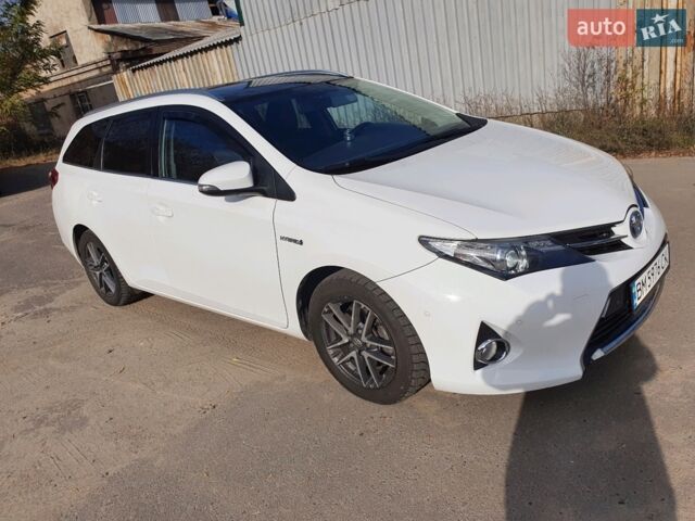 Белый Тойота Аурис, объемом двигателя 1.8 л и пробегом 220 тыс. км за 15000 $, фото 1 на Automoto.ua