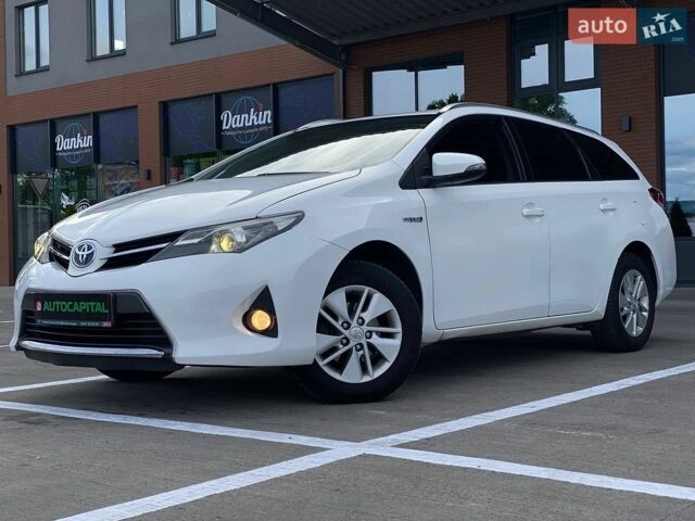 Белый Тойота Аурис, объемом двигателя 1.8 л и пробегом 244 тыс. км за 11290 $, фото 1 на Automoto.ua