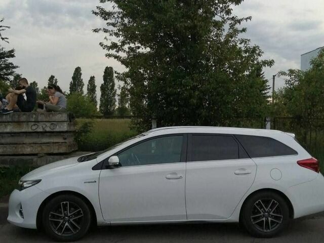 Белый Тойота Аурис, объемом двигателя 1.8 л и пробегом 200 тыс. км за 15000 $, фото 1 на Automoto.ua